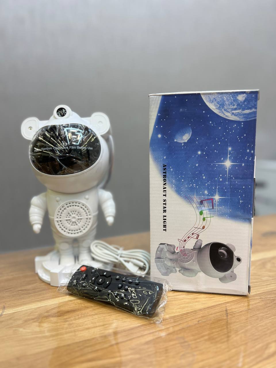 شب خواب ادم فضایی